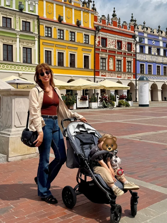 Tour de familie diaries 🚗

Wróciłam z wojaży po Kurpiach i Zamojszczyźnie. Zaliczyliśmy Szczebrzeszyn, Zwierzyniec, no i sam Zamość. W tych stronach jest przepięknie 🌿 Ale główną motywacją tej podróży było zapoznanie Synka z pradziadkami 🤎

Spędziłam dużo quality time z rodziną, trochę się zresetowałam, choć trudno mówić o odpoczynku z absolutnie szalonym dwulatkiem przechodzącym intensywny bunt. But we did it! Udało się, cel osiągnięty i to bez większego uszczerbku 😁

#podróże #zamość